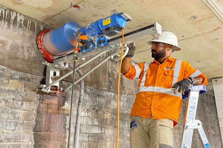 کرگیری بتن چیست؟ روش انجام کرگیری