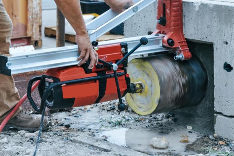 کرگیری بتن چیست؟ روش انجام کرگیری