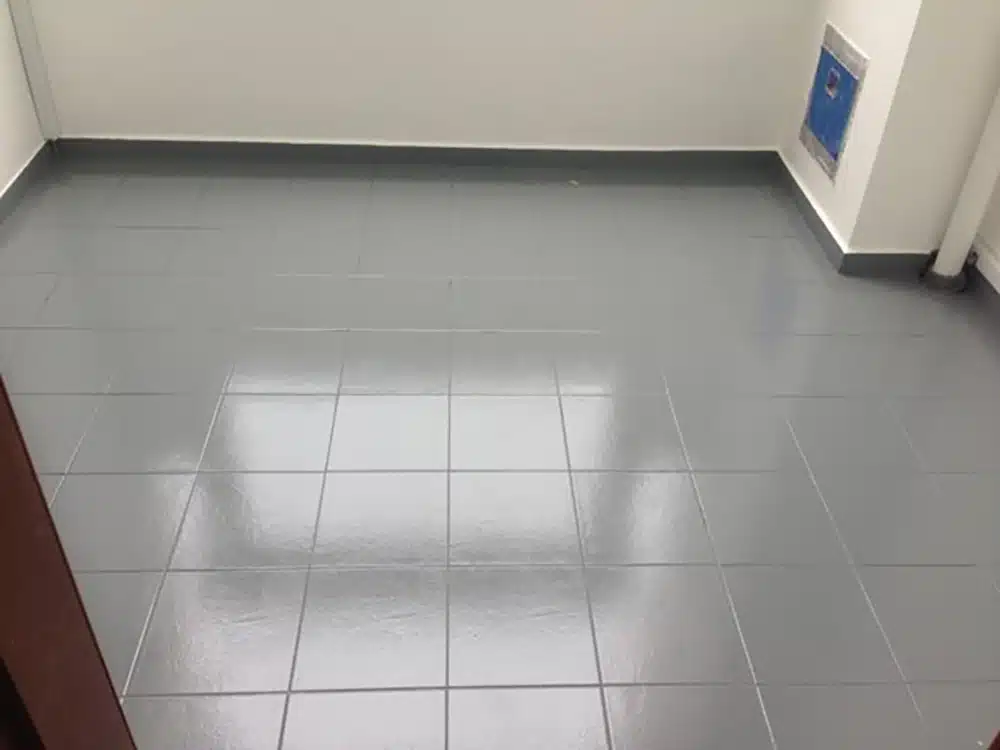 مزایا و ویژگی‌های رنگ اپوکسی کاشی