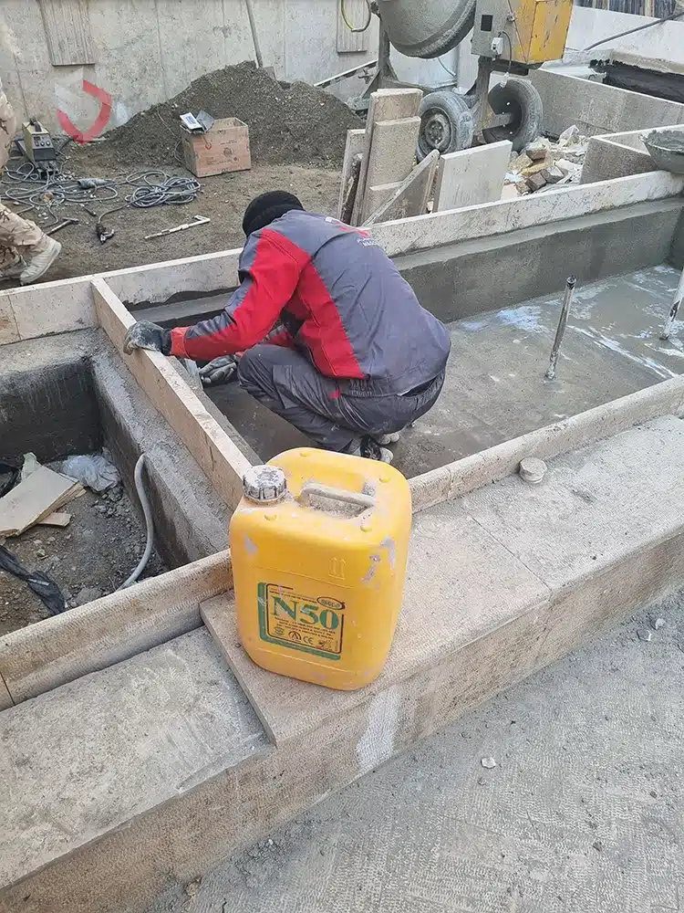 ویژگی‌ها و کاربردهای اصلی چسب بتن در پروژه‌های ساختمانی